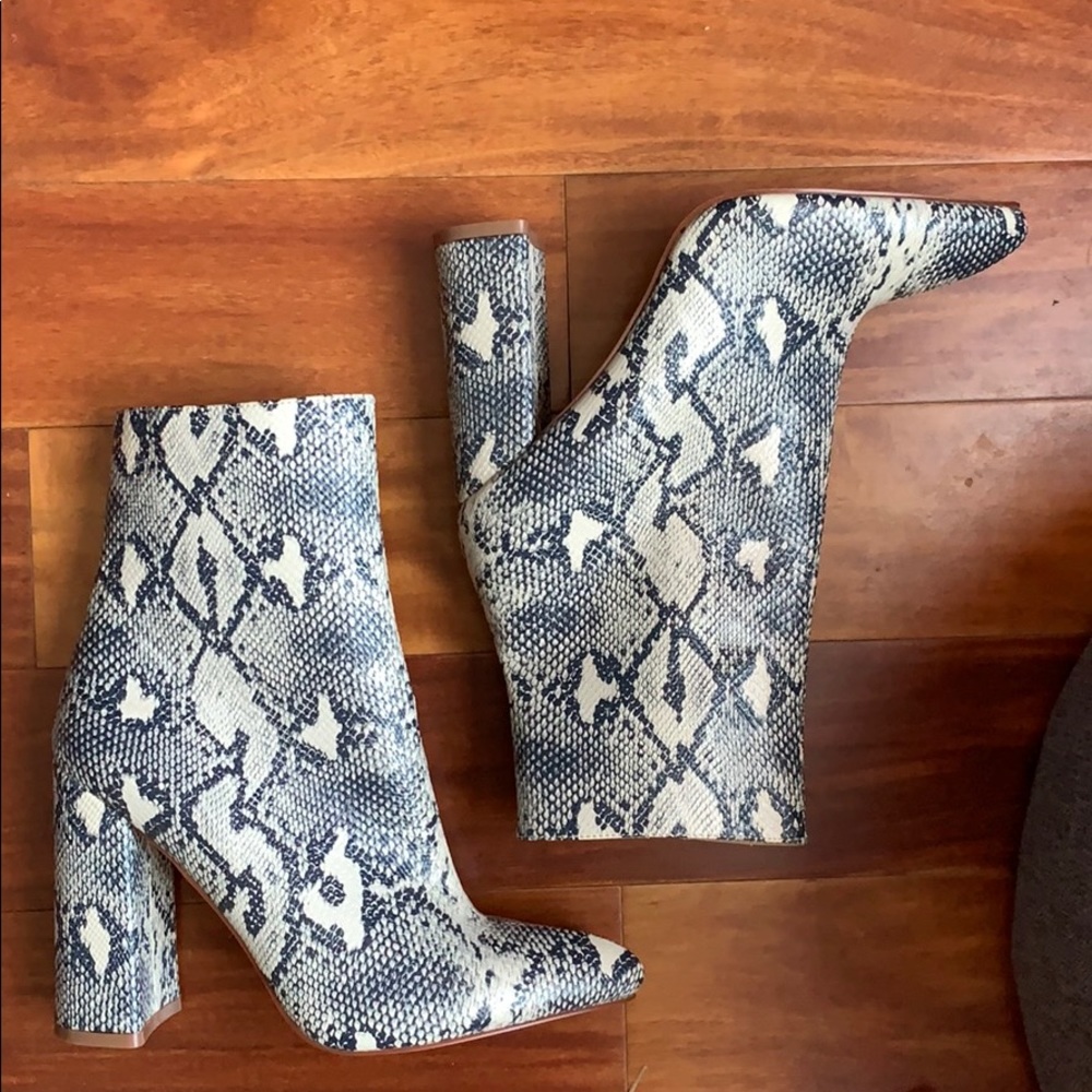NEW SNAKESKIN BOOTS UK 6